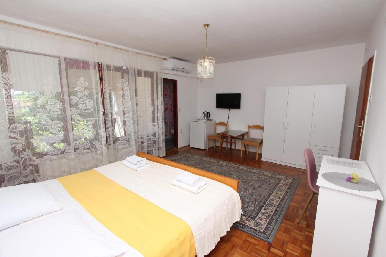 Rooms And Apartments Dino Rovinj Exterior photo