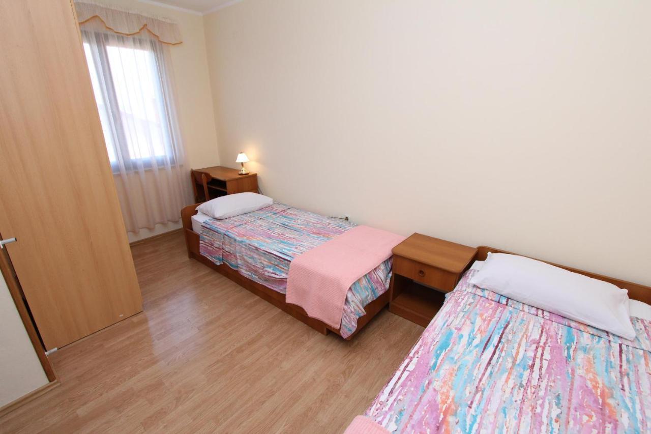 Rooms And Apartments Dino Rovinj Exterior photo
