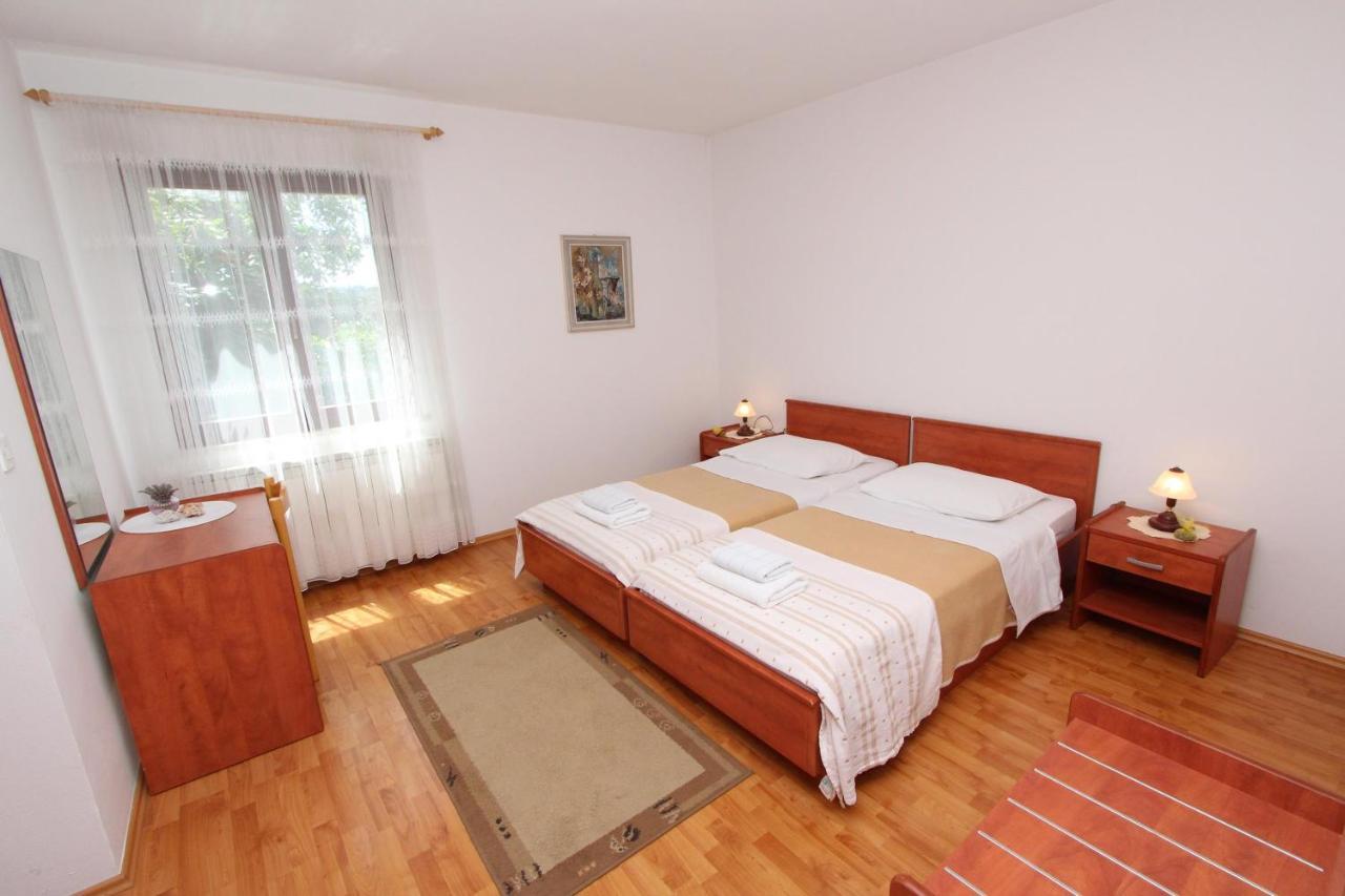Rooms And Apartments Dino Rovinj Exterior photo