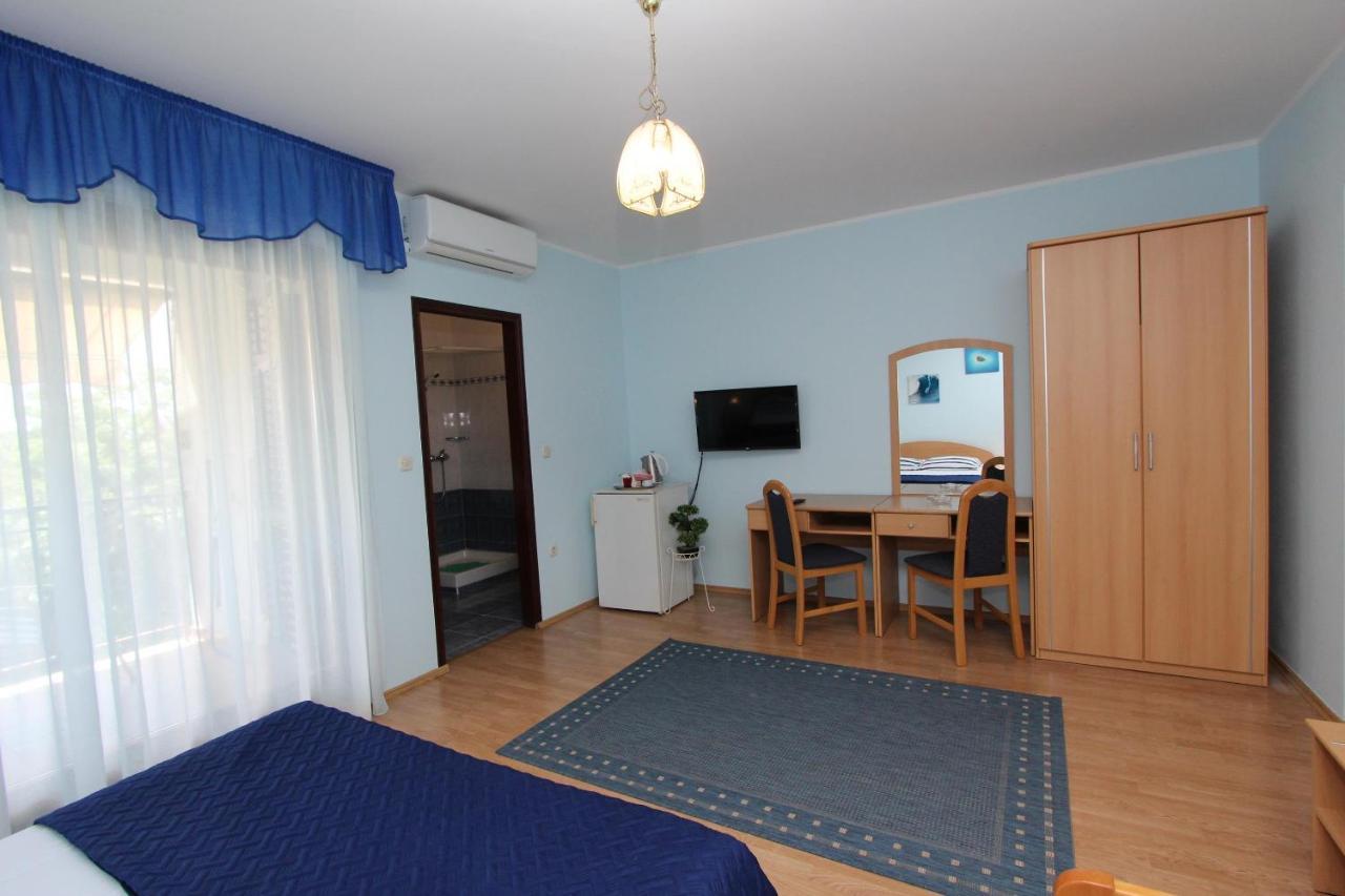 Rooms And Apartments Dino Rovinj Exterior photo