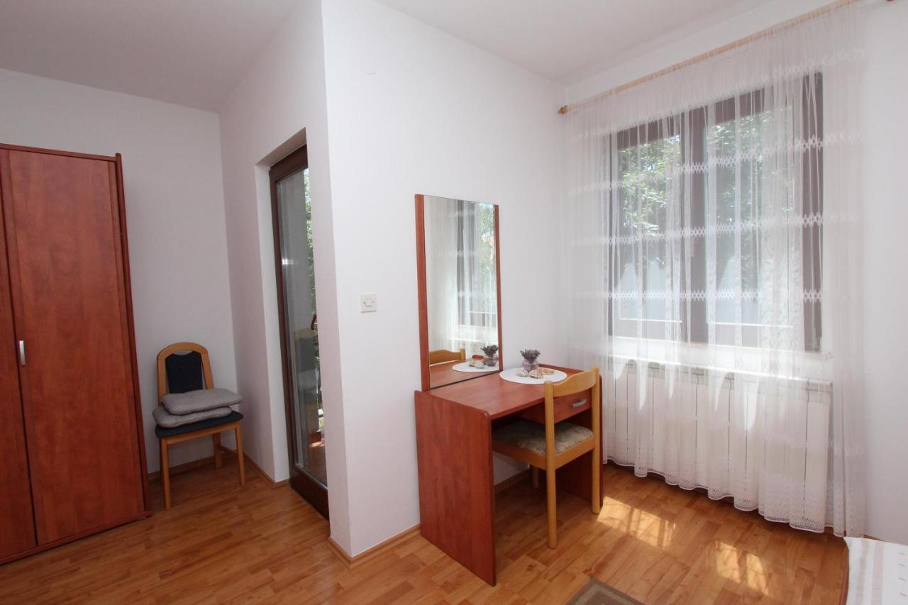 Rooms And Apartments Dino Rovinj Exterior photo